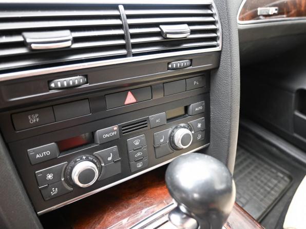Audi A6 III (C6) Рестайлинг с пробегом 2009 года, цена 899 000 рублей, 303804 км, седан, Автокод Объявления