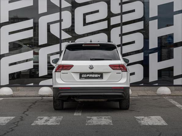 Volkswagen Tiguan II с пробегом 2018 года, цена 2 799 000 рублей, 123813 км, внедорожник, Автокод Объявления