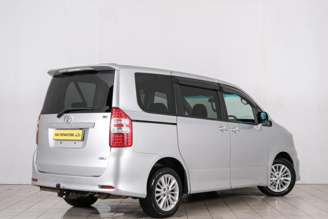 Toyota Noah II (R70) с пробегом 2010 года, цена 1 399 000 рублей, 235000 км, минивэн, Автокод Объявления