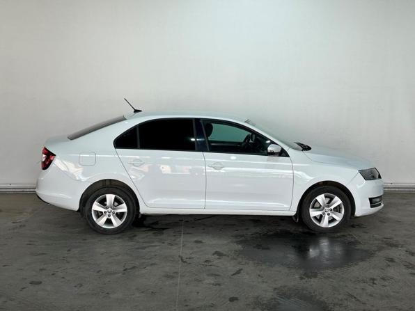 Skoda Rapid I Рестайлинг с пробегом 2018 года, цена 1 220 000 рублей, 122136 км, лифтбек, Автокод Объявления