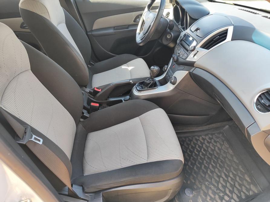 Chevrolet Cruze I Рестайлинг Москва  - изображение 9