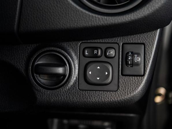 Toyota Vitz III (XP130) Рестайлинг 2 с пробегом 2017 года, цена 920 300 рублей, 80254 км, хэтчбек, Автокод Объявления
