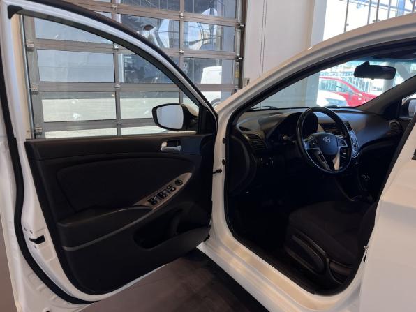 Hyundai Solaris I Рестайлинг с пробегом 2015 года, цена 675 000 рублей, 266663 км, седан, Автокод Объявления