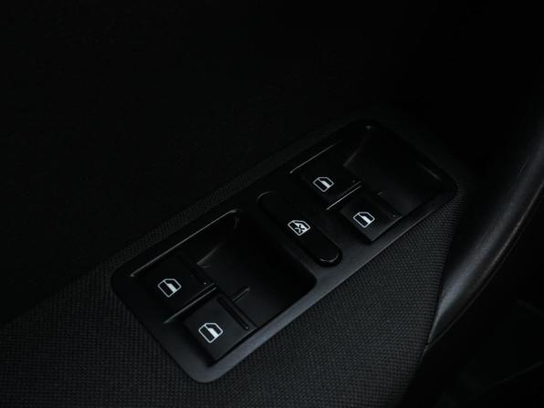 Volkswagen Polo V Рестайлинг с пробегом 2017 года, цена 1 099 000 рублей, 181559 км, седан, Автокод Объявления