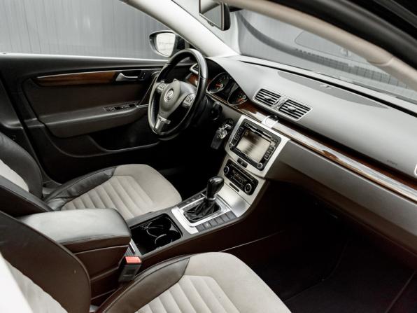 Volkswagen Passat B7 с пробегом 2011 года, цена 930 000 рублей, 341957 км, седан, Автокод Объявления