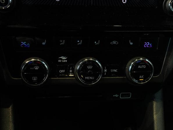 Skoda Octavia III (A7) Рестайлинг с пробегом 2017 года, цена 1 650 000 рублей, 128878 км, лифтбек, Автокод Объявления