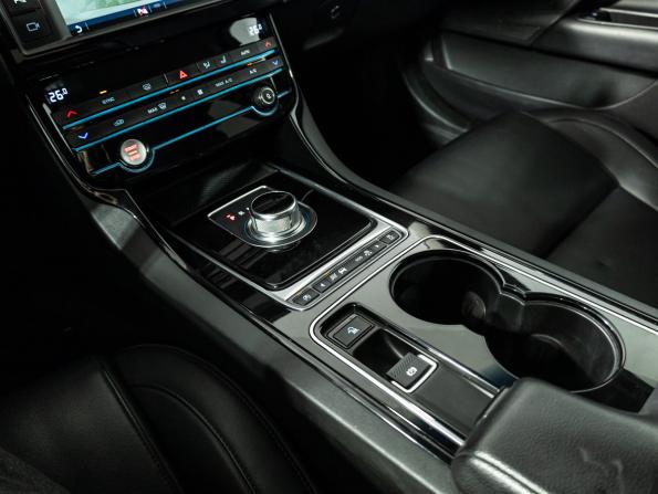 Jaguar XE I с пробегом 2015 года, цена 1 499 900 рублей, 185000 км, седан, Автокод Объявления
