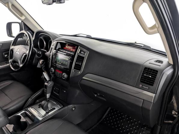 Mitsubishi Pajero IV Рестайлинг 2 с пробегом 2015 года, цена 2 650 000 рублей, 114877 км, внедорожник, Автокод Объявления