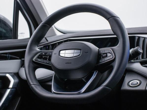 Geely Atlas II с пробегом 2024 года, цена 3 178 000 рублей, 17644 км, внедорожник, Автокод Объявления