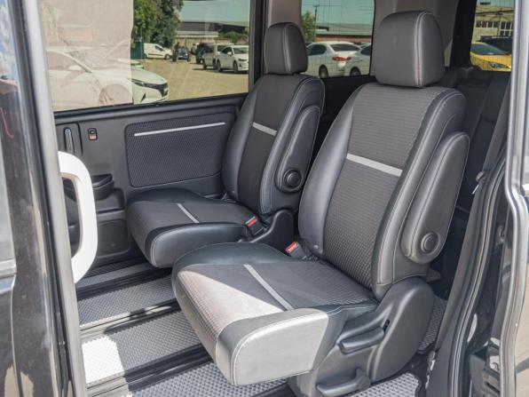Honda Stepwgn V с пробегом 2015 года, цена 1 765 000 рублей, 165281 км, минивэн, Автокод Объявления