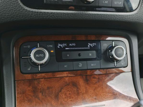 Volkswagen Touareg II с пробегом 2012 года, цена 1 700 000 рублей, 330375 км, внедорожник, Автокод Объявления