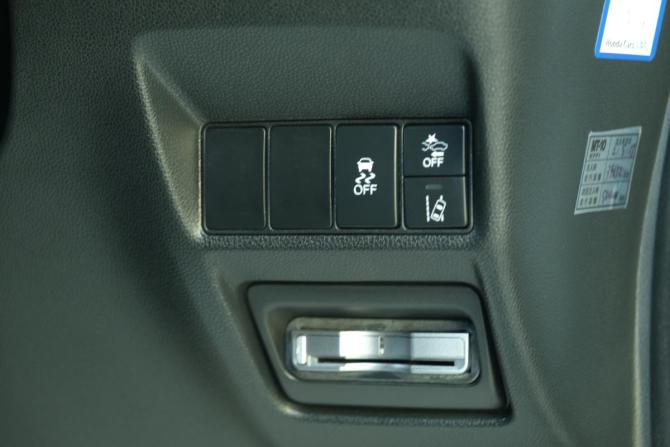 Honda Stepwgn V с пробегом 2015 года, цена 1 949 000 рублей, 102000 км, минивэн, Автокод Объявления