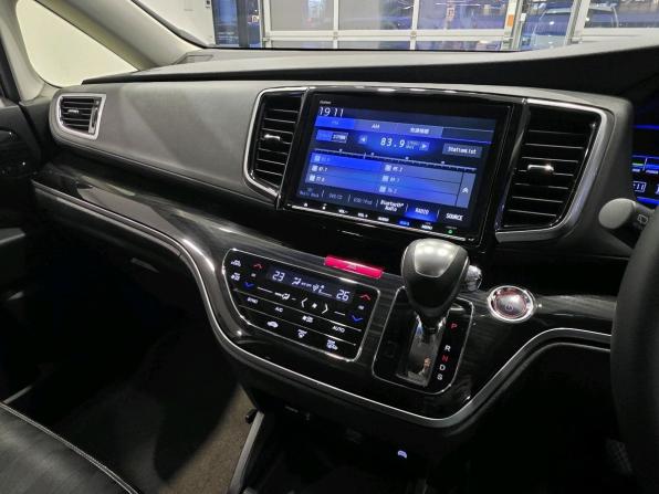 Honda Odyssey V Рестайлинг с пробегом 2017 года, цена 2 400 000 рублей, 159306 км, минивэн, Автокод Объявления