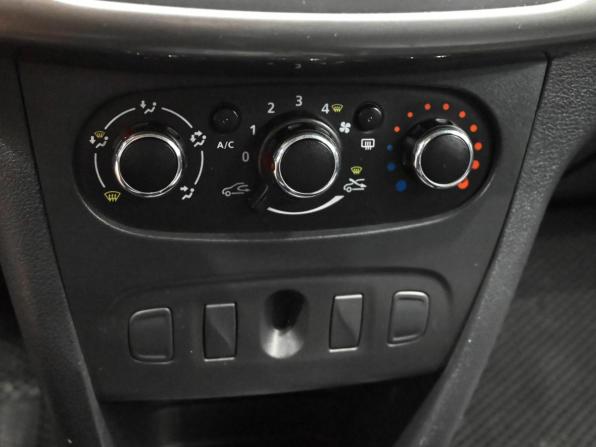 Renault Logan II Рестайлинг с пробегом 2021 года, цена 930 000 рублей, 70717 км, седан, Автокод Объявления