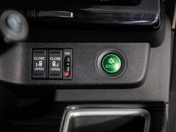 Honda Stepwgn V с пробегом 2015 года, цена 1 700 000 рублей, 144725 км, минивэн, Автокод Объявления