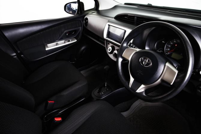 Toyota Vitz III (XP130) Рестайлинг с пробегом 2016 года, цена 819 000 рублей, 217547 км, хэтчбек, Автокод Объявления