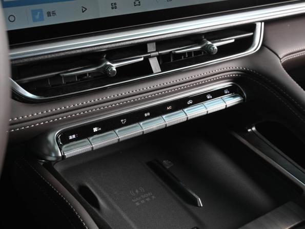 Geely Monjaro I Рестайлинг 2 с пробегом 2026 года, цена 4 499 000 рублей, 40 км, внедорожник, Автокод Объявления
