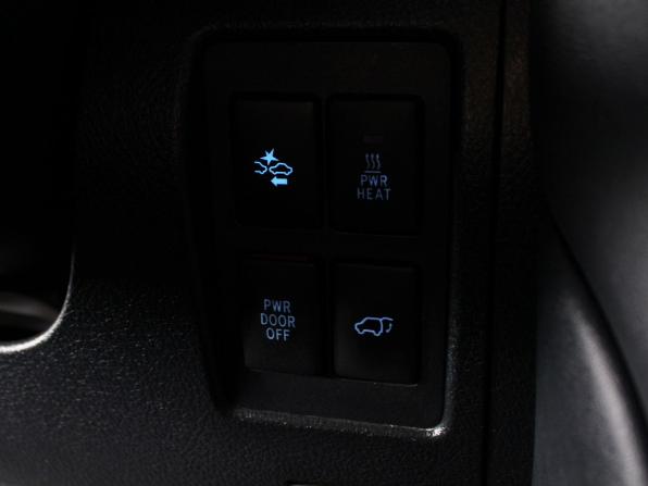 Toyota Land Cruiser 200 Series Рестайлинг 2 с пробегом 2016 года, цена 5 950 000 рублей, 220000 км, внедорожник, Автокод Объявления