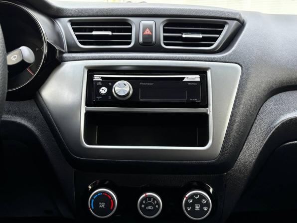 Kia Rio III Рестайлинг с пробегом 2015 года, цена 999 000 рублей, 69500 км, седан, Автокод Объявления