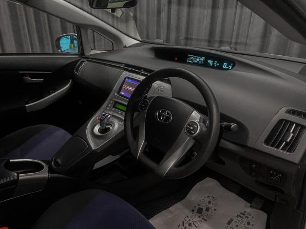 Toyota Prius III Рестайлинг (XW30) с пробегом 2015 года, цена 1 420 000 рублей, 154000 км, лифтбек, Автокод Объявления