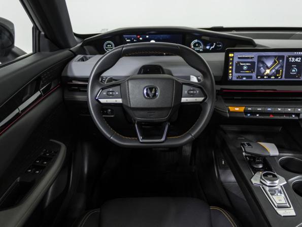 Changan UNI-V I с пробегом 2023 года, цена 2 328 000 рублей, 17410 км, лифтбек, Автокод Объявления