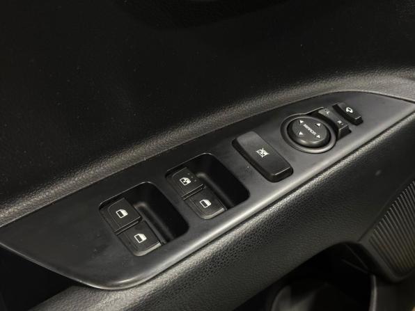 Kia Stonic I с пробегом 2019 года, цена 1 550 000 рублей, 121784 км, внедорожник, Автокод Объявления