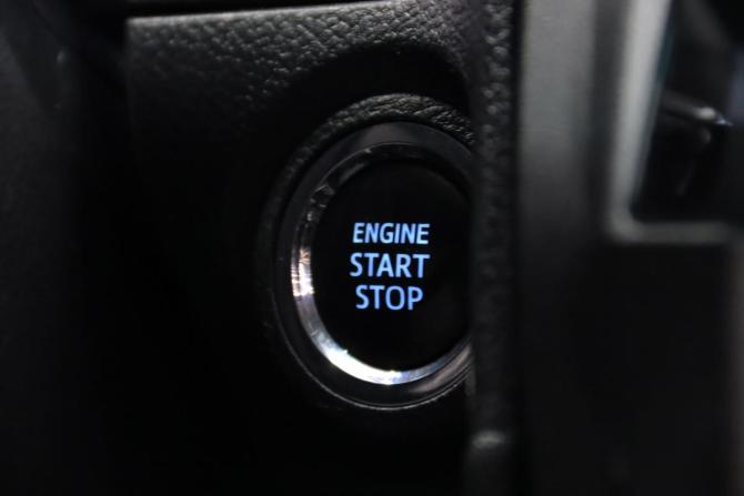 Toyota Camry VII (XV50) Рестайлинг с пробегом 2017 года, цена 1 570 170 рублей, 354213 км, седан, Автокод Объявления