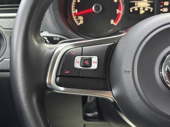 Volkswagen Polo V Рестайлинг с пробегом 2018 года, цена 1 195 000 рублей, 112888 км, седан, Автокод Объявления