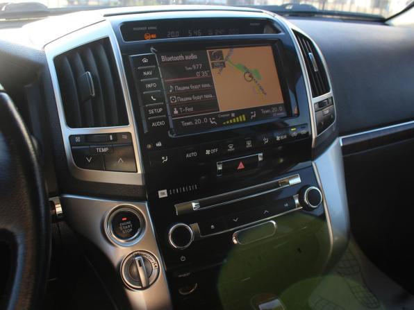 Toyota Land Cruiser 200 Series Рестайлинг 1 с пробегом 2012 года, цена 3 402 000 рублей, 209440 км, внедорожник, Автокод Объявления