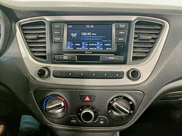 Hyundai Solaris II с пробегом 2018 года, цена 599 000 рублей, 400000 км, седан, Автокод Объявления