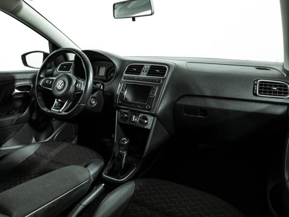 Volkswagen Polo V Рестайлинг с пробегом 2018 года, цена 1 099 777 рублей, 74278 км, седан, Автокод Объявления