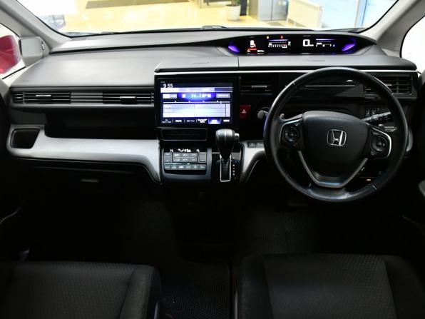 Honda Stepwgn V Рестайлинг с пробегом 2019 года, цена 2 425 000 рублей, 86118 км, минивэн, Автокод Объявления