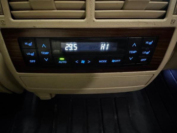 Toyota Land Cruiser 200 Series Рестайлинг 2 с пробегом 2015 года, цена 3 799 000 рублей, 330000 км, внедорожник, Автокод Объявления