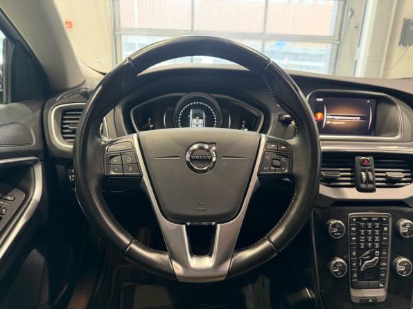 Volvo V40 Cross Country I Рестайлинг с пробегом 2019 года, цена 1 758 000 рублей, 117071 км, хэтчбек, Автокод Объявления