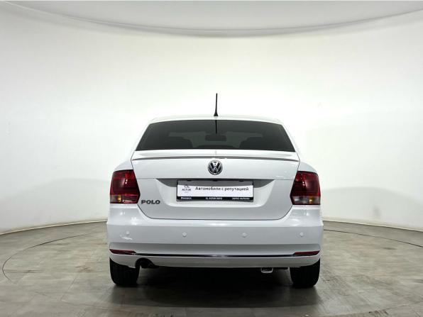 Volkswagen Polo V Рестайлинг с пробегом 2016 года, цена 1 079 000 рублей, 101414 км, седан, Автокод Объявления