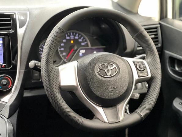 Toyota Ractis II с пробегом 2015 года, цена 1 050 000 рублей, 92312 км, хэтчбек, Автокод Объявления