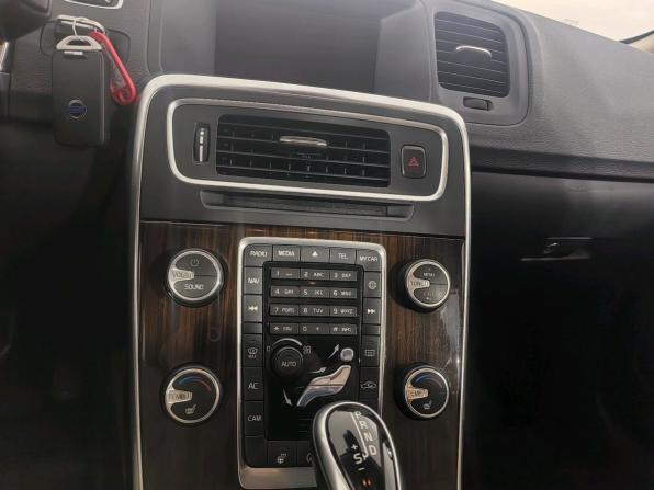 Volvo S60 II Рестайлинг с пробегом 2014 года, цена 1 299 000 рублей, 212375 км, седан, Автокод Объявления