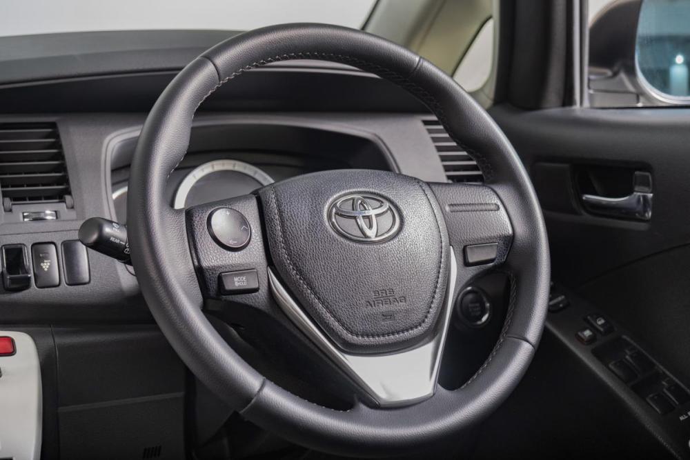 Toyota ISis I Рестайлинг Томск  - изображение 12