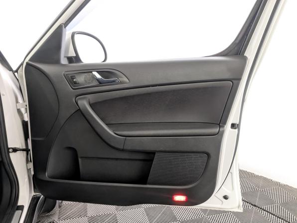 Skoda Yeti I Рестайлинг с пробегом 2015 года, цена 1 275 000 рублей, 112874 км, внедорожник, Автокод Объявления
