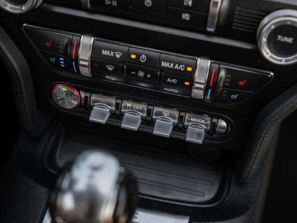 Ford Mustang VI Рестайлинг с пробегом 2019 года, цена 3 399 000 рублей, 140907 км, кабриолет, Автокод Объявления