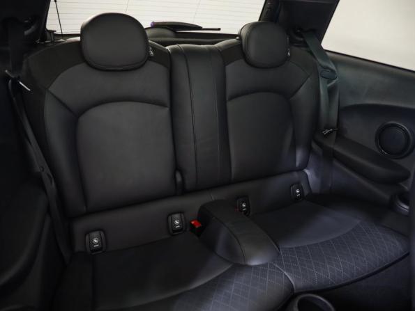 Mini Hatch III (F55/F56) Рестайлинг 2 с пробегом 2021 года, цена 2 399 000 рублей, 70681 км, хэтчбек, Автокод Объявления