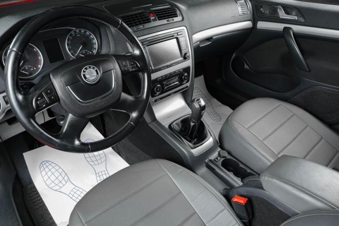 Skoda Octavia II (A5) Рестайлинг с пробегом 2011 года, цена 729 000 рублей, 303000 км, лифтбек, Автокод Объявления