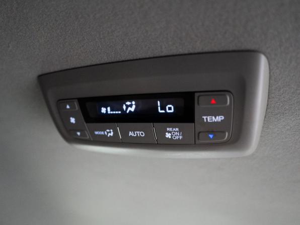 Honda Stepwgn V с пробегом 2015 года, цена 1 689 500 рублей, 165220 км, минивэн, Автокод Объявления