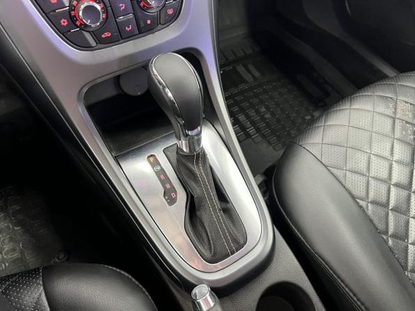 Opel Astra J Рестайлинг с пробегом 2012 года, цена 599 000 рублей, 184000 км, седан, Автокод Объявления