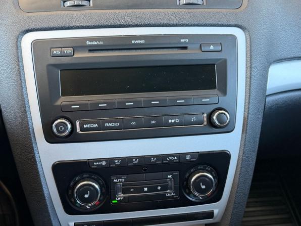 Skoda Octavia II (A5) Рестайлинг с пробегом 2011 года, цена 995 000 рублей, 97210 км, лифтбек, Автокод Объявления