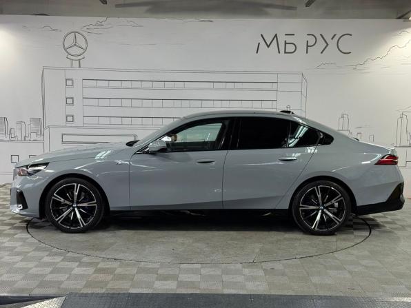 BMW 5 серии VIII (G60/G61/G68) с пробегом 2025 года, цена 8 990 000 рублей, 6890 км, седан, Автокод Объявления