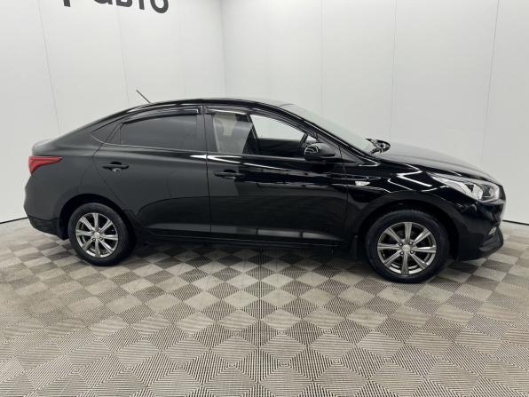 Hyundai Solaris II с пробегом 2017 года, цена 1 311 000 рублей, 92170 км, седан, Автокод Объявления
