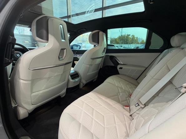 BMW 7 серии VII (G70) с пробегом 2023 года, цена 15 900 000 рублей, 14259 км, седан, Автокод Объявления
