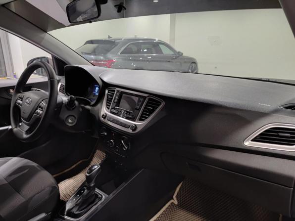 Hyundai Solaris II с пробегом 2019 года, цена 1 393 000 рублей, 120225 км, седан, Автокод Объявления