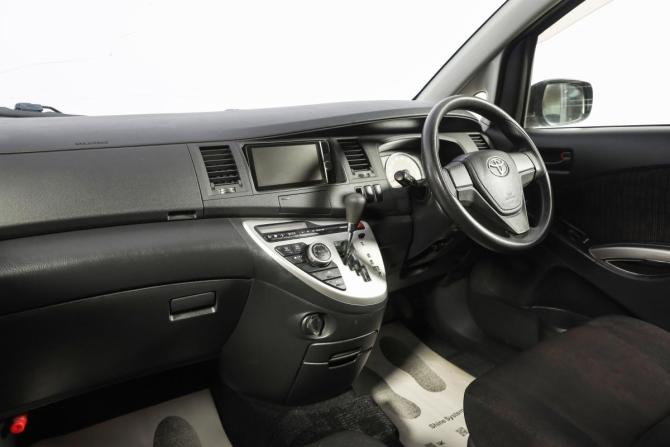 Toyota ISis I Рестайлинг с пробегом 2012 года, цена 1 199 000 рублей, 133000 км, компактвэн, Автокод Объявления